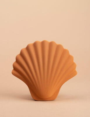 Seashell vase – honey