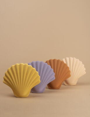 Seashell vase – amber