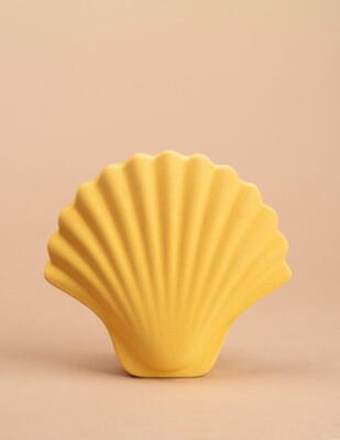 Seashell vase – amber
